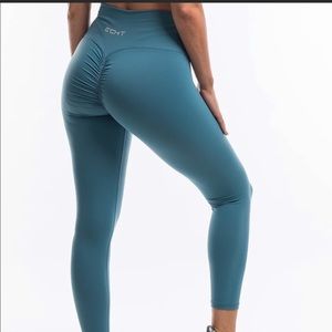 scrunch leggings! Blue worn once Size M